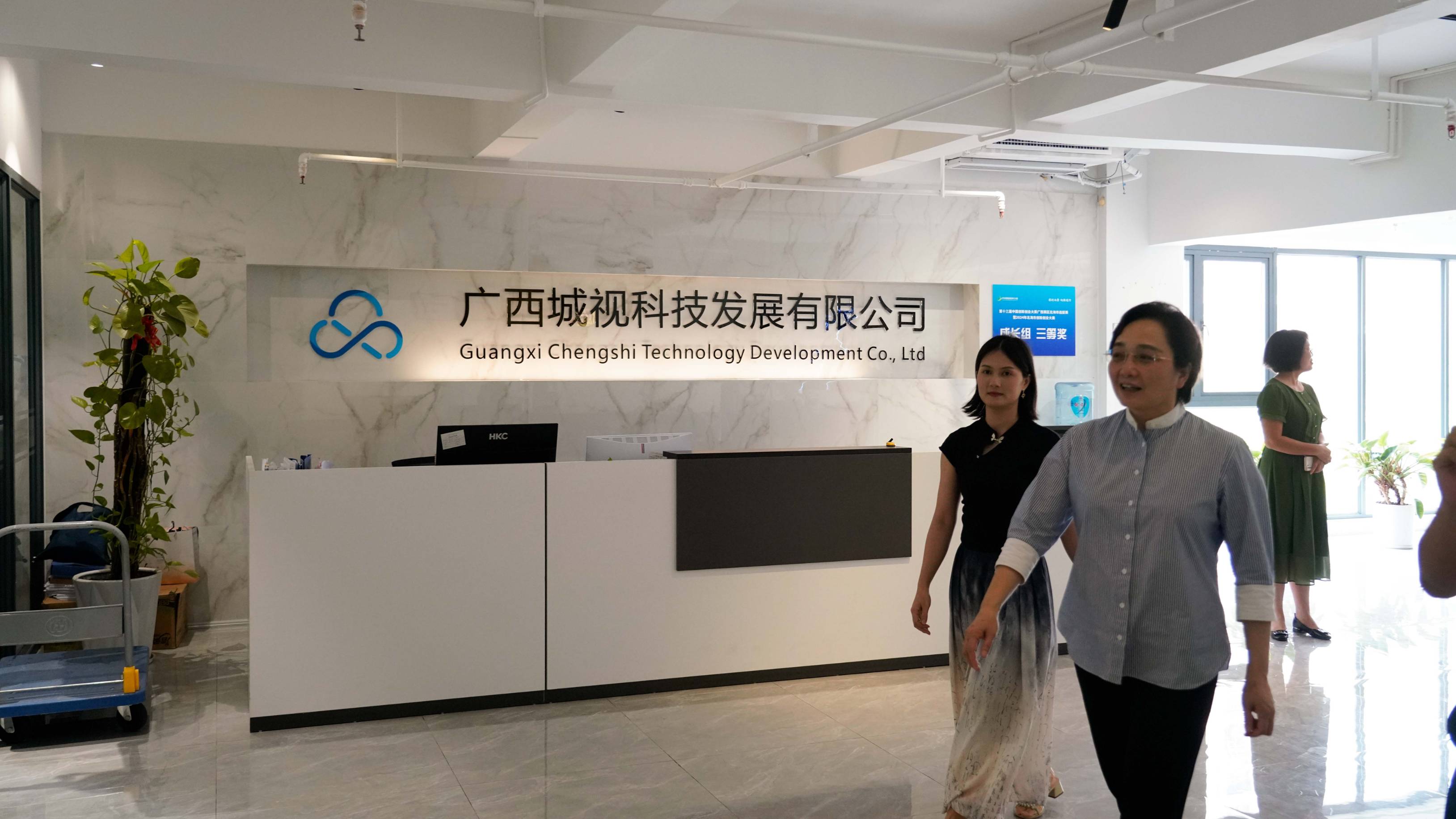 李莉1.jpg 李莉1.jpg